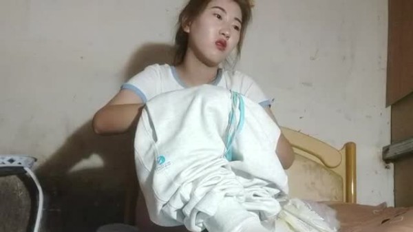 搞站街女,路边一堆小姐姐,选了个带回小房间操逼