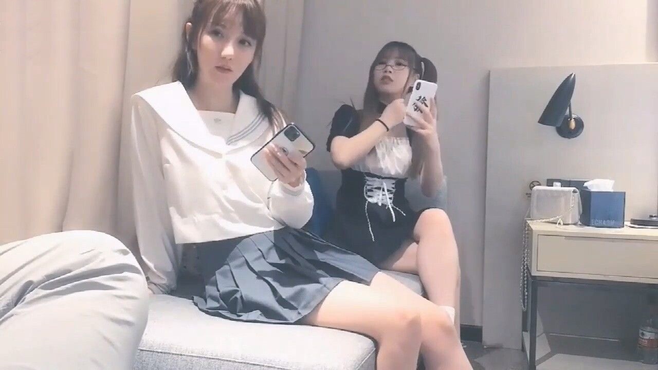 【糖心Vlog】 糖心探花探花双飞女仆装大学生轮换着操