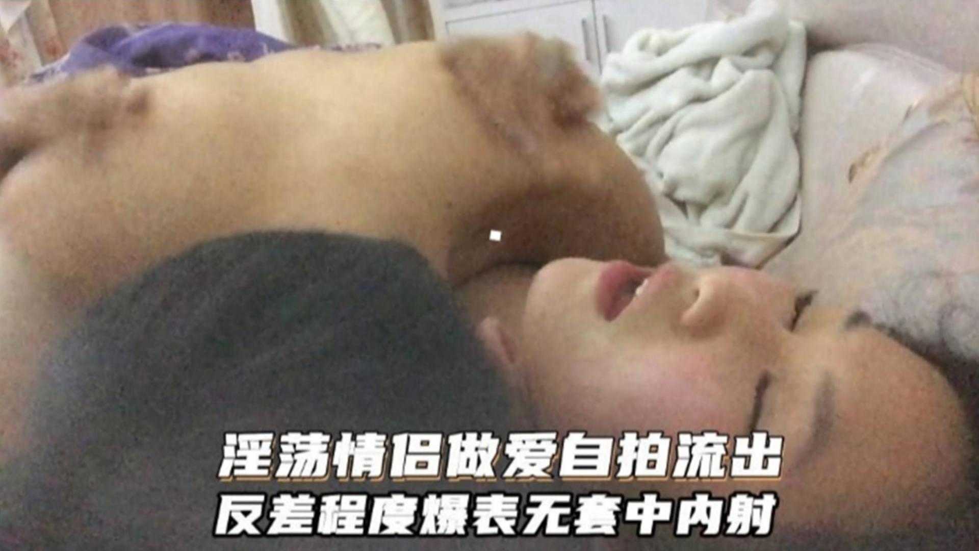 淫荡情侣做爱自拍流出，反差成都爆表无套中出内射